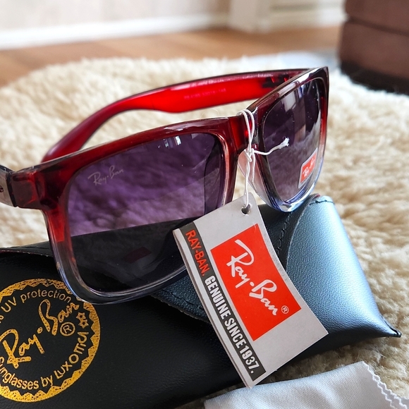Gorgeous NWT Ray BAN Wayfarer Sunglasses - Picture 11 of 13